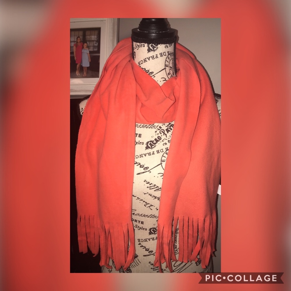 EUC Old Navy Orange Fleece Scarf w/Fringe / Length 70 Width 10 / 100% Polyester